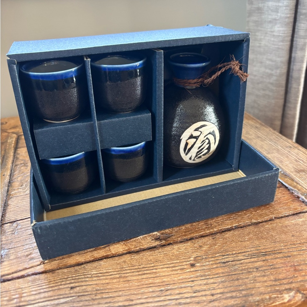 New Elegant Blue and Black Sake Set